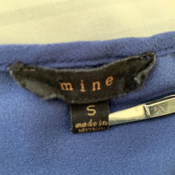 Mine Pullover Blouse Sz S Button Flyaway Back Blue Long Tab Roll Sleeves Career - Picture 10 of 12